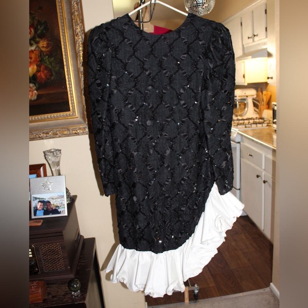 Vintage Textured Sequin Ruffle Midi Dress